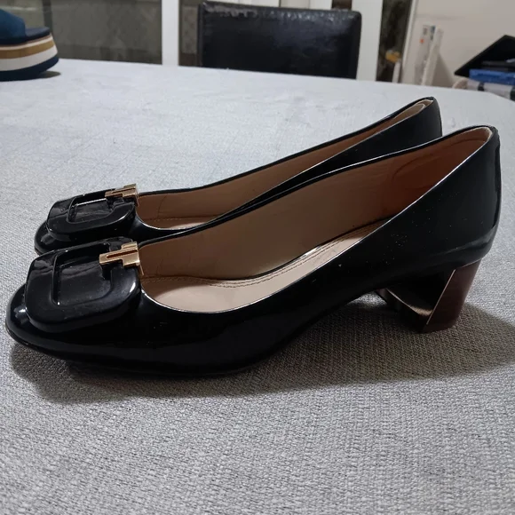 Tory Burch T Ring Black Patent Leather  Ballet Flats 6 M - Picture 2 of 12